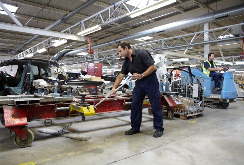 Especialización en limpieza industrial y sector de automoción