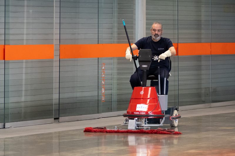 Serveis de neteja a equipaments esportius, piscines, pistes i pavellons