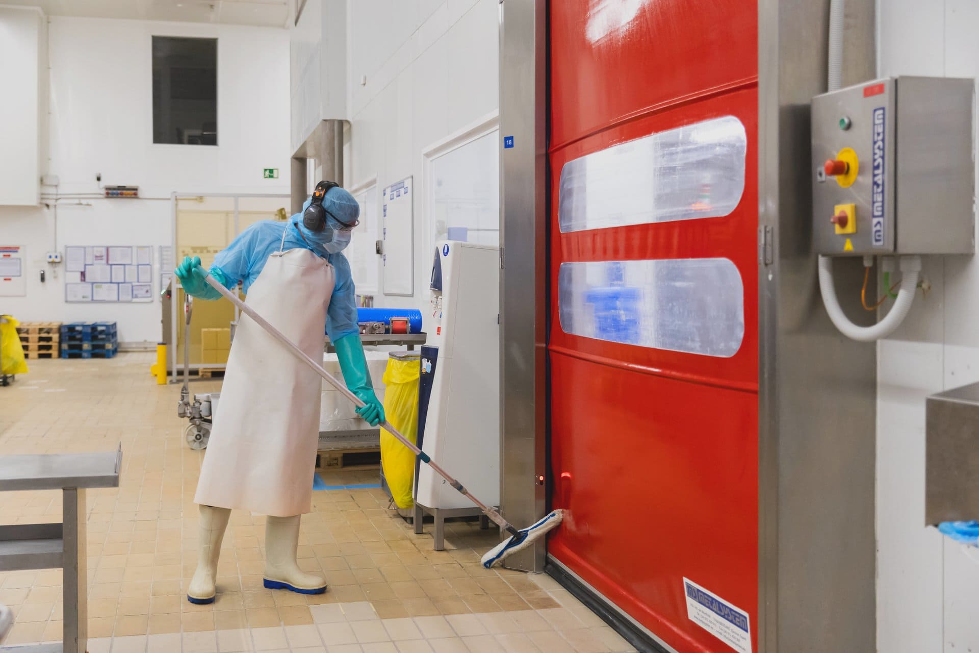 Limpiezas Deyse empresa de serveis tècnics de neteja a indústries, magatzems logístics i línies de producció